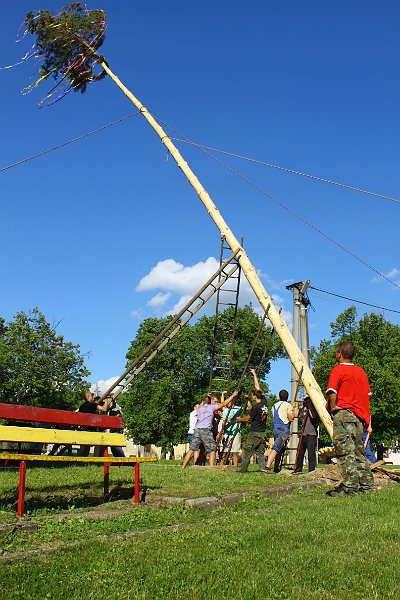 Stavanie maja (29).JPG